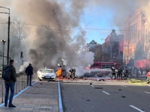 Rússia realiza bombardeios maciços na Ucrânia em retaliação a ataque a ponte na Crimeia