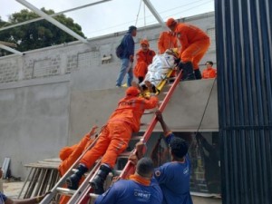 Funcionário de obra tem parte do corpo queimado depois de atingido por descarga elétrica no sul da BA