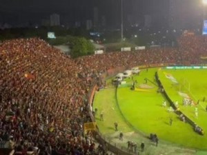 Vasco e Sport empatam com jogo finalizado após invasão de campo na Ilha do Retiro