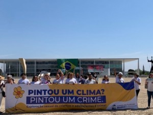 Grupo faz ato em Brasília após fala de Bolsonaro sobre adolescentes venezuelanas