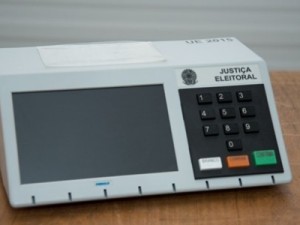 Bolsonarismo aciona armas da desinformação, uso político da religião e assédio eleitoral às vésperas do segundo turno