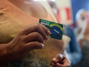 Consignado do Auxílio Brasil tem juros mais altos que média de outras modalidades de empréstimo pessoal