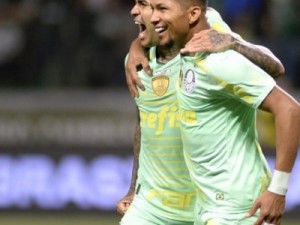 Palmeiras bate o Avaí e com facilidade e vê título mais perto