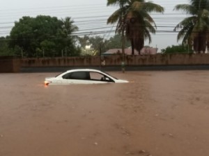 Chuva de 127 mm em Juazeiro do Norte alaga ruas e deixa moradores em alerta