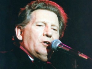 Jerry Lee Lewis, lenda do rock, morre aos 87 anos