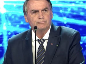 Bolsonaro afirma que vai respeitar o resultado das urnas no segundo turno: 'Quem tiver mais voto leva'