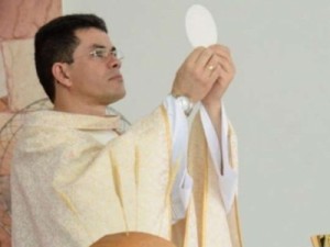 Padre relata ser ameaçado de morte após alugar salão de paróquia para festejar aniversário de Lula