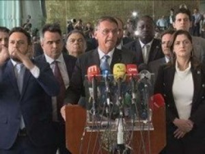 Bolsonaro diz que vai cumprir a Constituição; Ciro Nogueira inicia a transição