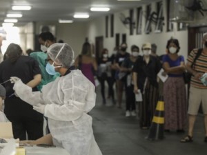 Brasil registra 20,9 mil casos de Covid-19 nas últimas 24h, maior número desde o fim de agosto