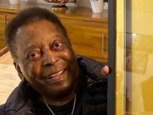Pelé não responde mais à quimioterapia e está em cuidados paliativos