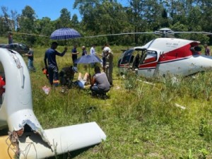 Helicóptero com 5 pessoas a bordo cai no Recreio, Zona Oeste do Rio
