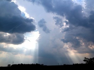 Tempo com sol entre nuvens e tarde a 33º hoje em Barbalha, veja aqui