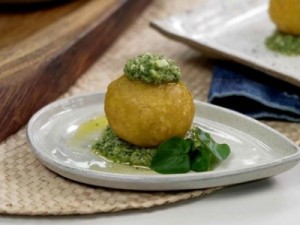 Bolinho de batata-baroa com costela