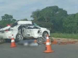 Pai, mãe e filha morrem após carro ser atingido por ônibus na BR-040 em Lagoa Grande