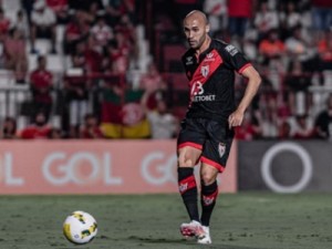 Dudu se apresenta ao Fortaleza, e Atlético-GO discute modelo de negociação