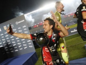 Fortaleza anuncia contratação do meia argentino Cristian Bernardi