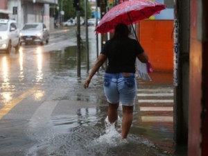 Segunda-feira com chuva, sol e tarde quente em Barbalha