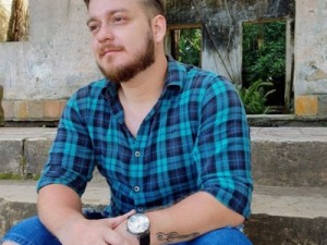 Cantor sertanejo é morto com 20 tiros na porta de casa em Manaus