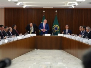 Lula faz reunião os ministros, prega boa relação e avisa quem fizer algo errado será convidado a sair