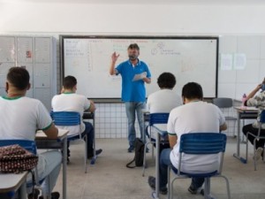 82 cidades do Ceará reajustam salário de professores, diz federação