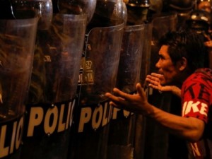 Em meio a protestos, governo do Peru decreta emergência em sete regiões