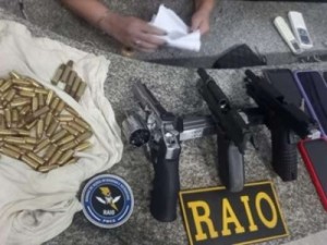 Grupo criminoso é preso com armas, munições e moto com placa adulterada em Itapipoca