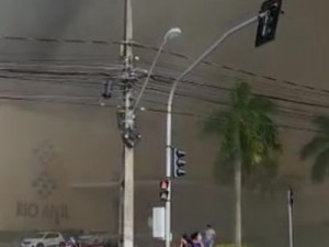 Mais de 10 pessoas dão entrada em hospitais de São Luís após incêndio em shopping