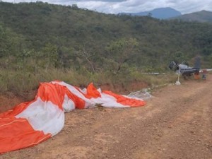 Monomotor com um recém-nascido a bordo cai em Minas Gerais; o bebê passa bem