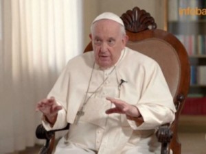 Papa Francisco diz que celibato dos padres é uma medida temporária e que pode ser revista