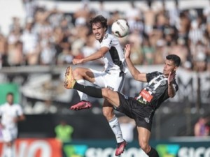 Athetic bate o galo e encerra jejum de 104 anos em ida da semifinal