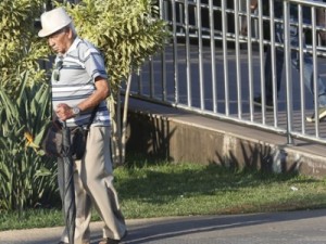 Quase um milhão de brasileiros aguardam perícia médica do INSS para receber benefícios