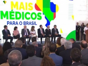 Mais Médicos terá contrato de 4 anos, incentivo para municípios vulneráveis e para médicos do Fies