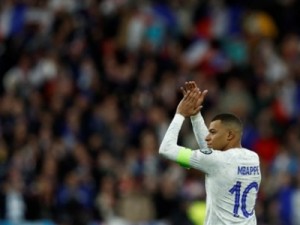 Com dois de Mbappé, França goleia a Holanda pelas Eliminatórias da Euro