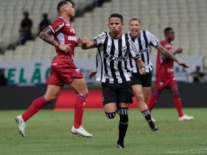 Ceará bate Fortaleza, vence terceiro Clássico-Rei seguido e vai à final do Nordestão