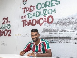 Fluminense anuncia contratação de Thiago Santos