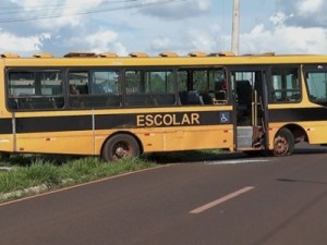 Motorista sofre mal súbito, morre, e estudante de 17 anos salva 35 alunos, em SP