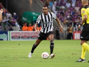 Caíque ressalta bom psicológico e treinos de pênalti do Ceará antes da final do Cearense