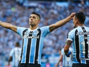 Com gol de Suárez, Grêmio vence Caxias na Arena e é hexacampeão gaúcho