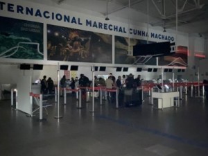 Temporal alaga ruas, invade casas e deixa aeroporto sem energia em São Luís