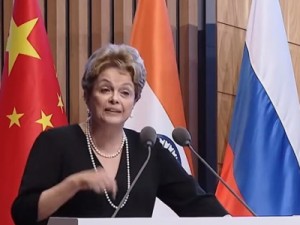 Dilma toma posse como presidente do banco dos Brics