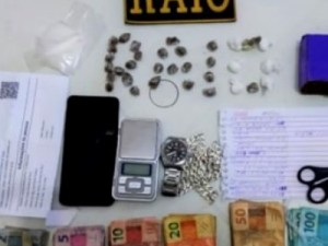 Droga, dinheiro e tentativa de se esconder, jovem é preso no Barro Branco em Barbalha