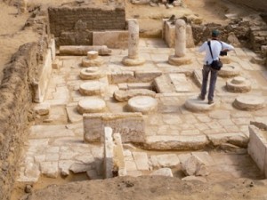 Tumba e capelas funerárias de 3,2 mil anos são descobertas em necrópole no Egito