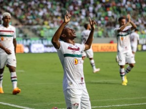 Fluminense supera pênalti perdido, passeia e vence América-MG na estreia no Brasileirão