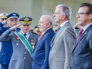 Em aceno às Forças, Lula participa de comemoração do Dia do Exército