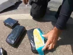 Polícia prende em flagrante homem com cinco kg de crack em rodovia no Cariri, no Ceará; vídeo