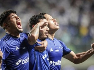 Cruzeiro marca no fim, vence Náutico e se classifica às oitavas da Copa do Brasil