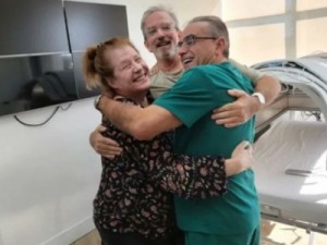 Paciente com câncer terminal tem remissão completa após tratamento desenvolvido por médico brasileiro