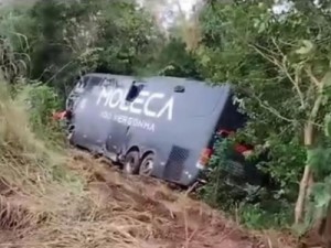 Acidente entre ônibus da banda Moleca 100 Vergonha e ambulância causa morte no Piauí