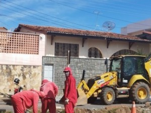 Prefeitura de Barbalha promove revitalização de canteiro no Marco Zero