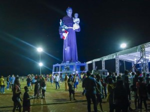 Missa alusiva a Santo Antônio, a Nossa Senhora de Fátima e as Mães, na estátua de Santo Antônio